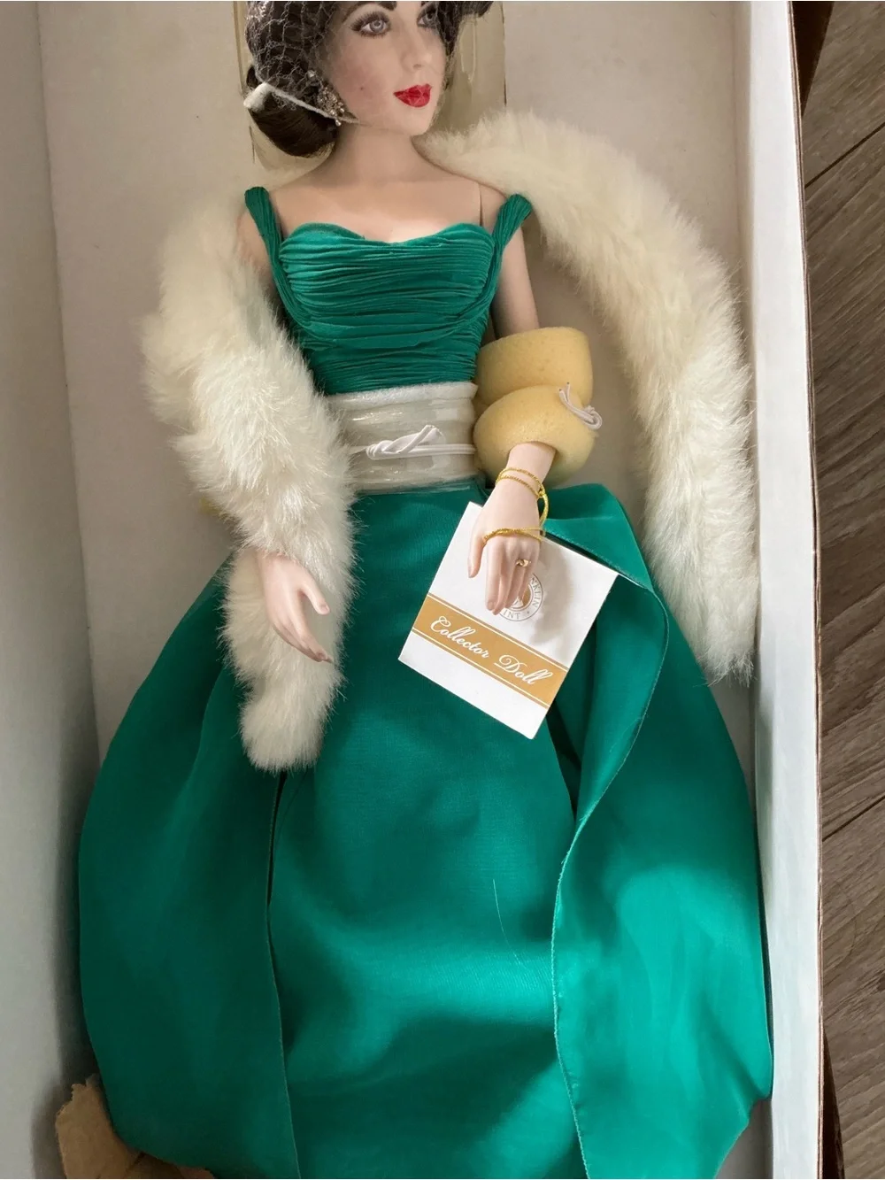 NIB Franklin Mint Elizabeth Liz Taylor Porcelain Doll Green Gown w/Stand